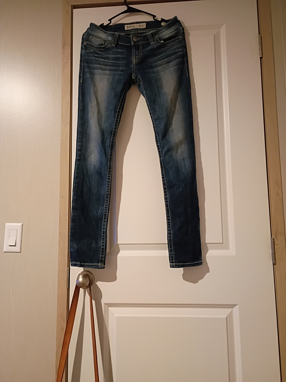 Blue Wash BKE Stella Ankle Skinny Distressed Jeans GUC. Size 27